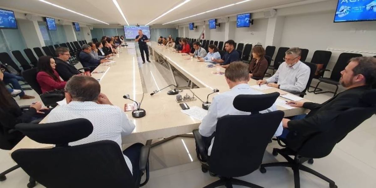 Conselho de Núcleos abre espaço a cases de grupos do Empreender