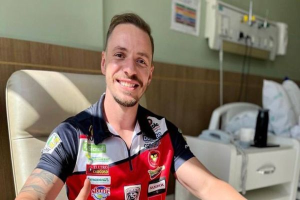 Ala do Cascavel Futsal, Lucas Selbach passa por cirurgia