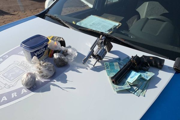 Imagem referente a notícia: Guarda Municipal interrompe venda de armas e drogas no Jardim Alvorada