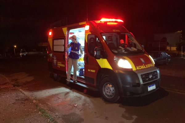 Imagem referente a notícia: Homem de 51 anos é atropelado por carro no Bairro Cataratas; O local tem baixa iluminação