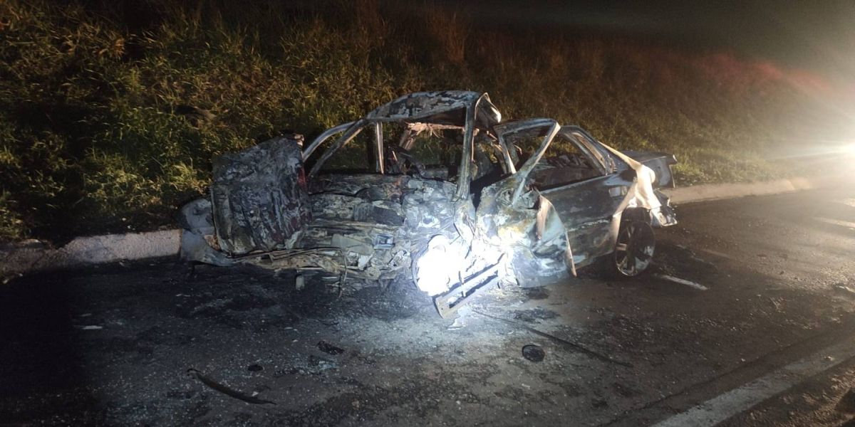 Homem morre carbonizado após colisão frontal na BR-163 em Cascavel