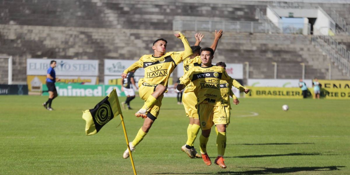 FC Cascavel joga bem, mas sofre gol no fim e perde para o Operário pelo Paranaense Sub-20