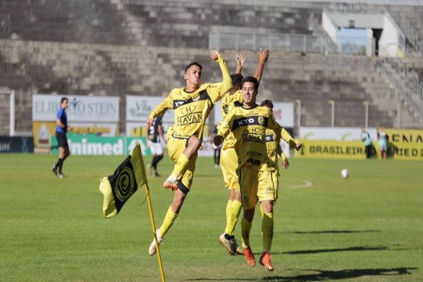 FC Cascavel joga bem, mas sofre gol no fim e perde para o Operário pelo Paranaense Sub-20