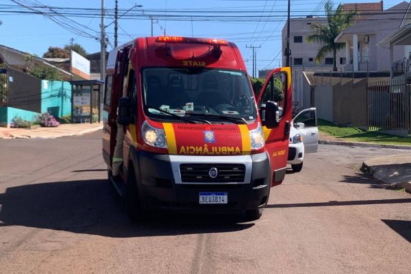 Imagem referente a notícia: Motociclista fica ferido em colisão de trânsito na Rua Paranaguá no Bairro São Cristóvão