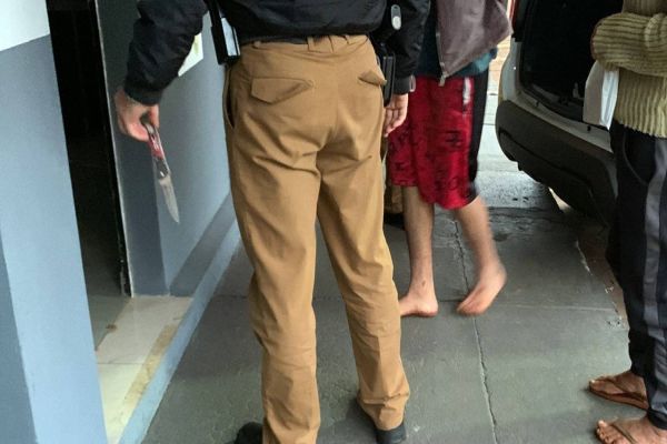 Imagem referente a notícia: Homem fica em estado grave após ser esfaqueado no Bairro Interlagos: Autor foi detido