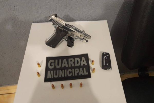 Imagem referente a notícia: Homem é detido pela Guarda Municipal por porte ilegal de arma de fogo no Jardim Nova Cidade