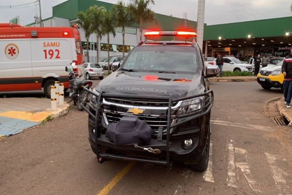 Imagem referente a notícia: Homem armado se envolve em forte colisão no Bairro Parque Verde: Outras duas pessoas ficam feridas