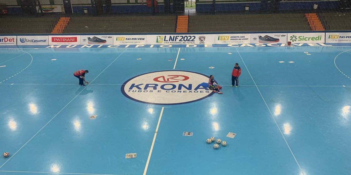 Treino do Cascavel Futsal é cancelado por causa de goteiras no Ginásio