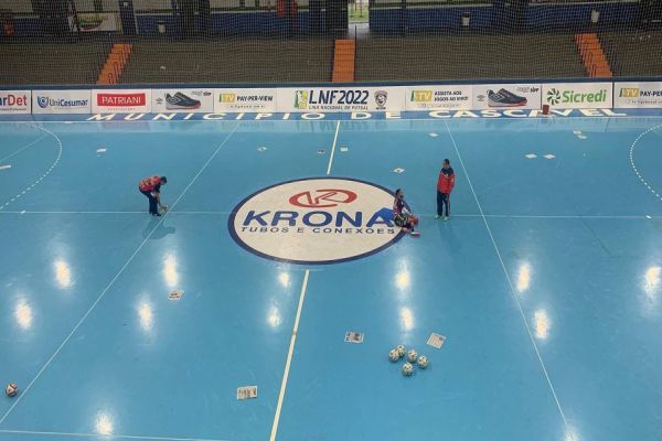 Treino do Cascavel Futsal é cancelado por causa de goteiras no Ginásio