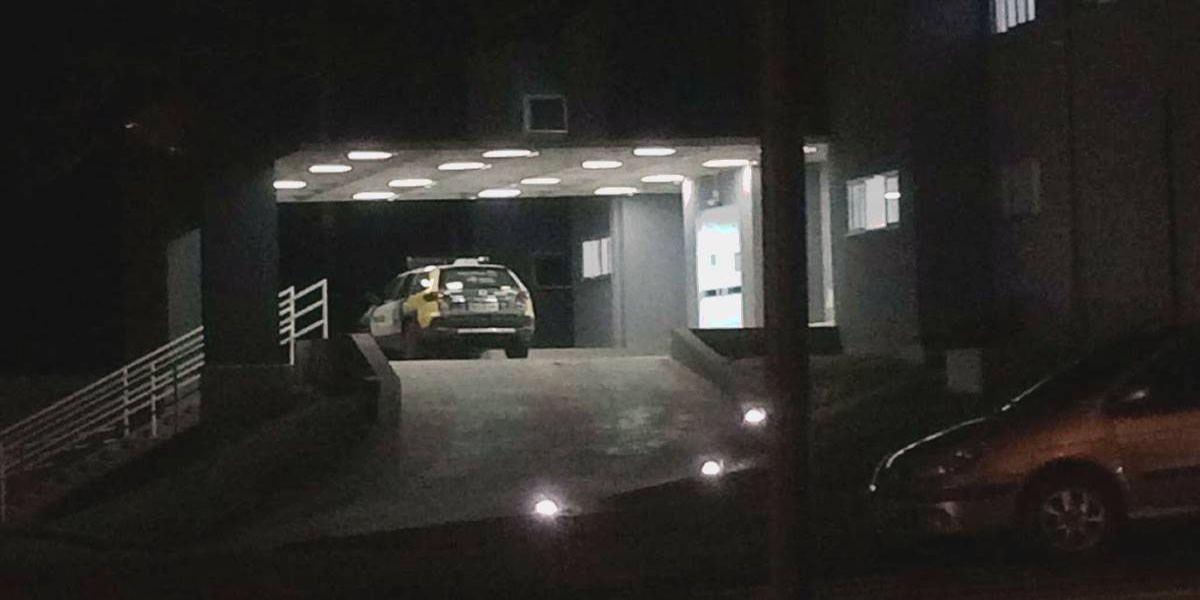 Homem é atingido por dois tiros na cabeça após discussão no interior de Barracão