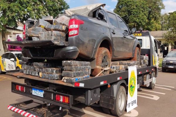 Mais de uma tonelada de maconha são apreendidos por policiais militares, em Toledo