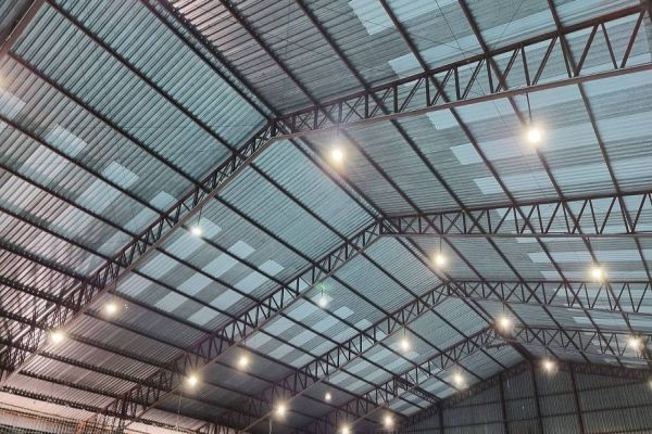 Prefeitura faz manutenção na cobertura e iluminação do Ginásio da Neva