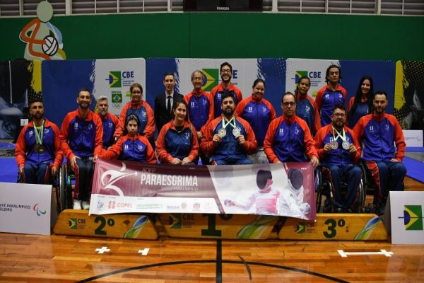 Paraesgrima do Paraná conquista 14 medalhas na Copa Brasil