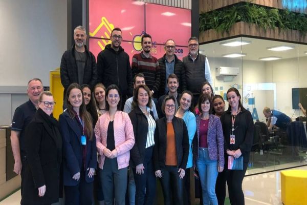 Genesio e Siro recepcionam caravana da Cacesul