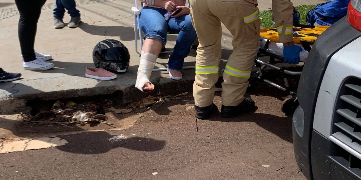 Motociclista de 42 anos sofre suspeita de fratura em tornozelo após colisão no Bairro Floresta