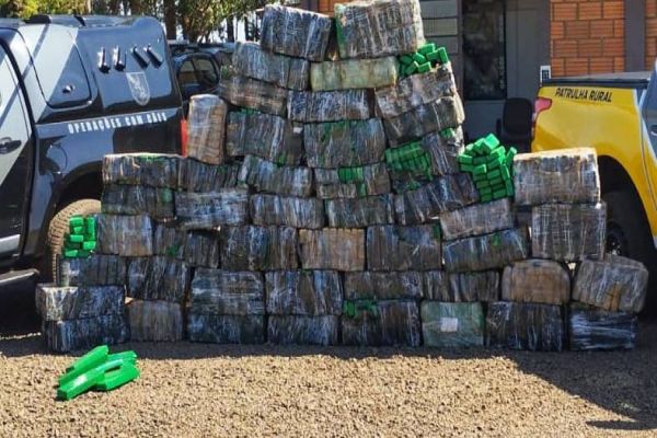 Operação Conjunta entre PM Toledo e BPFron resulta na Apreensão de mais de uma Tonelada de Maconha