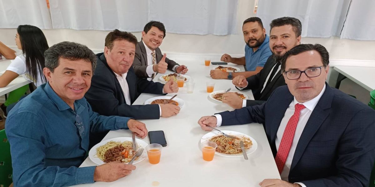 Vereadores almoçam na Apae e ouvem as demandas da entidade