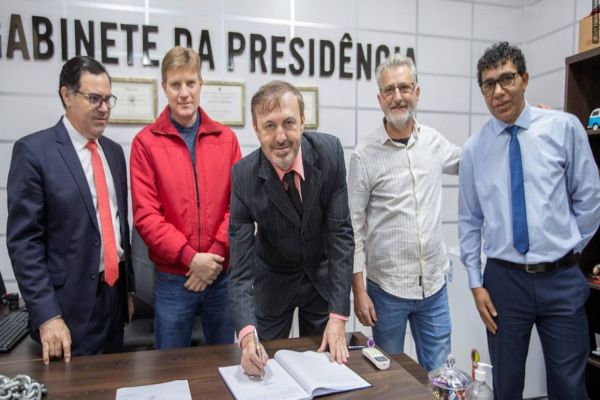 Vander Piaia assume vaga do vereador Professor Santello, afastado por 30 dias