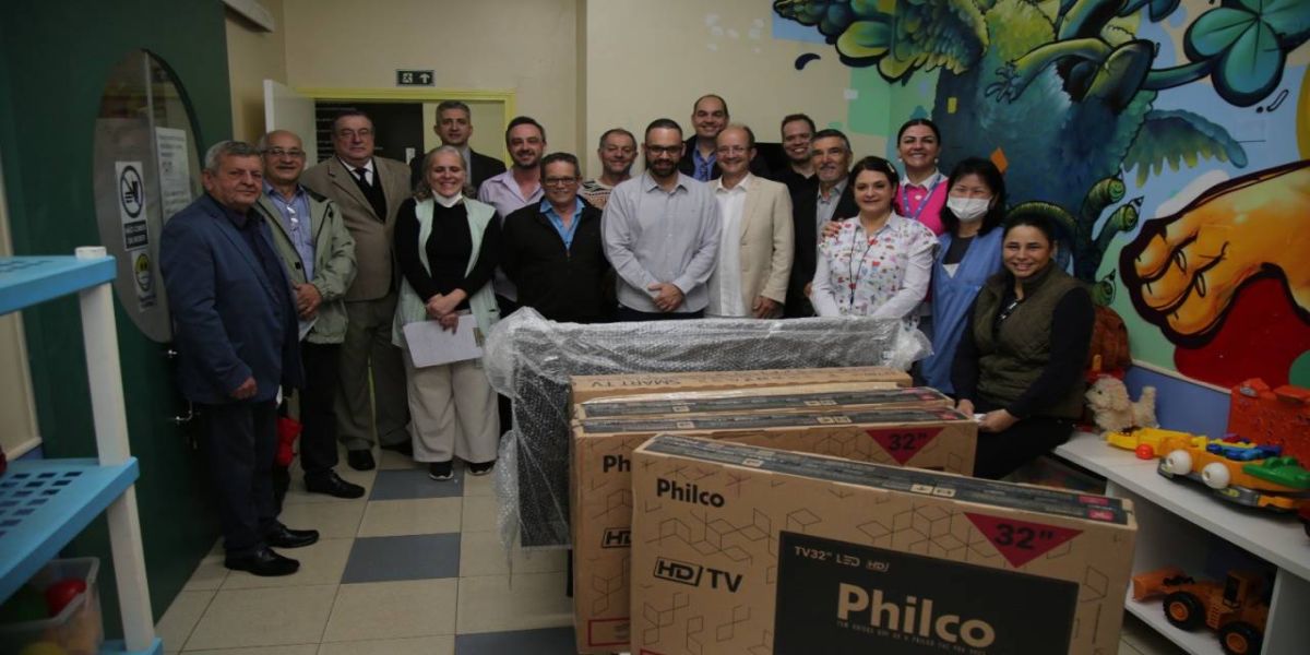 “Irmãos do HUOP”  realiza entrega de televisores à Ala de Pediatria