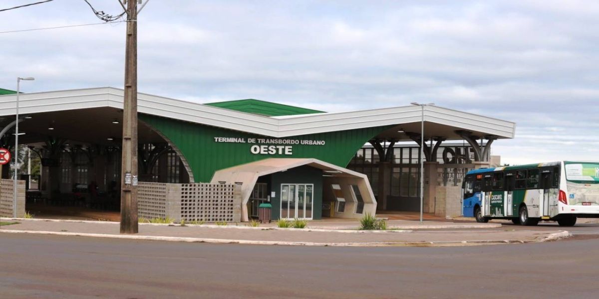 Linha Expresso Leste/Oeste passa a atender estudantes da região central