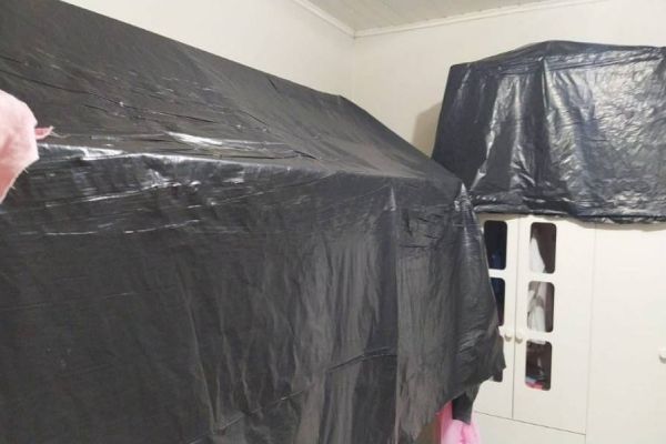 Defesa Civil tem cerca de 30 mil metros de lonas e mais de 1,2 mil telhas para casos de emergência