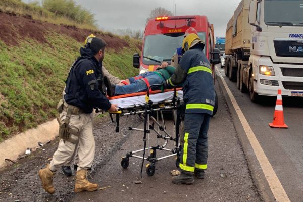Imagem referente a notícia: Duas pessoas ficam feridas após violenta colisão na BR-369 em Cascavel