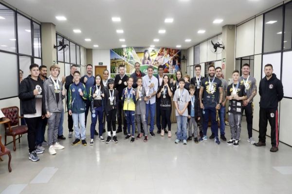 Cascavel conquista 64 medalhas na Copa Paraná de Kickboxing