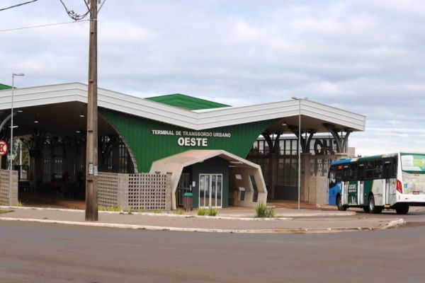 Linha Expresso Leste/Oeste passa a atender estudantes da região central