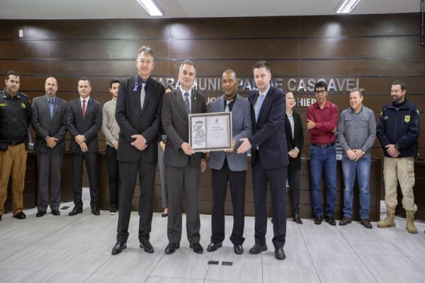 Câmara entrega título de Honra ao Mérito ao delegado Rogerson Luiz Ribas Salgado