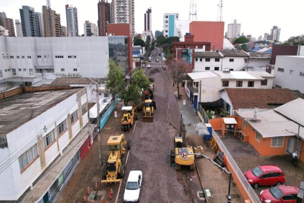 Secretaria de Obras de Cascavel refaz asfalto em trecho da rua General Osório
