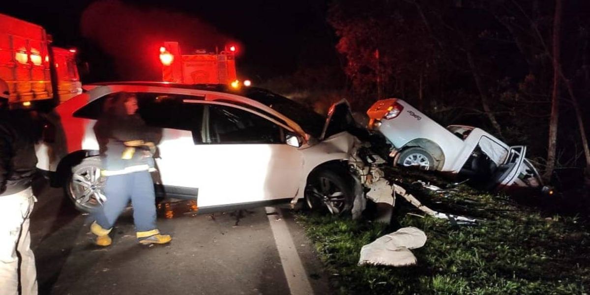 Duas pessoas ficam gravemente feridas em grave acidente de trânsito na BR-277, em Prudentópolis