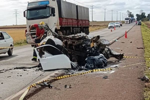 Imagem referente a notícia: Tragédia: Jovem morre em violenta colisão na BR-163 entre Mercedes e Marechal Rondon
