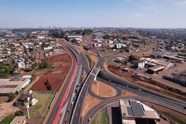 Imagem referente a notícia: Dia histórico: Novo Trevo Cataratas é liberado, com dois meses de antecedência