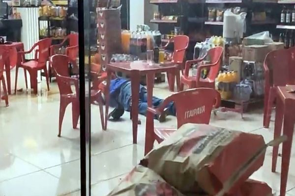 Homem morre após ser baleado pela segunda vez dentro de comercio no Loteamento Belmonte