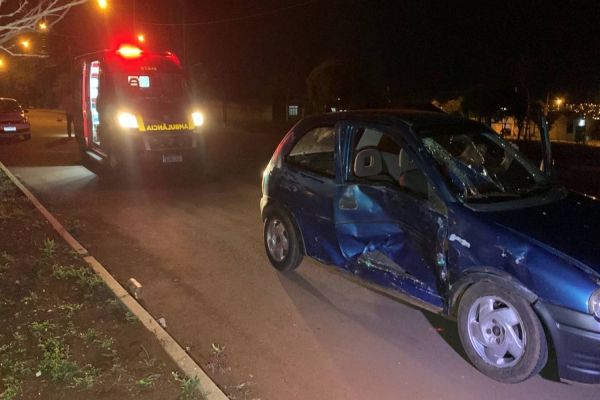 Imagem referente a notícia: Forte colisão de trânsito é registrada no Jardim Gramado em Cascavel