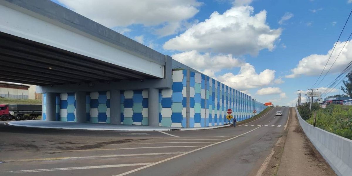Prefeitura de Cascavel revitaliza viaduto na BR-277