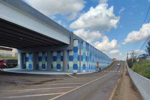 Prefeitura de Cascavel revitaliza viaduto na BR-277