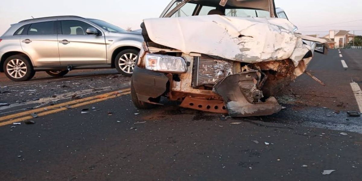 Colisão frontal entre veículos deixa homem morto na PR-581, em Pérola D` Oeste