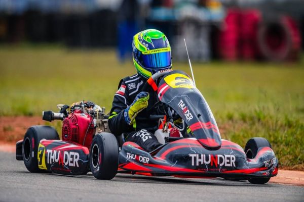 Firás Fahs testa chassis para o Brasileiro de Kart
