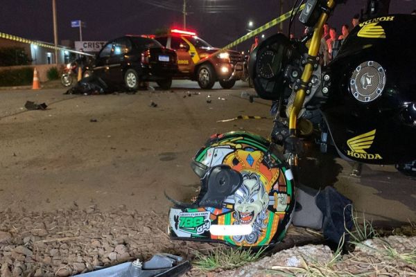 Imagem referente a notícia: Motociclista morre em grave colisão de trânsito na Rua Áustria no Bairro Cascavel Velho