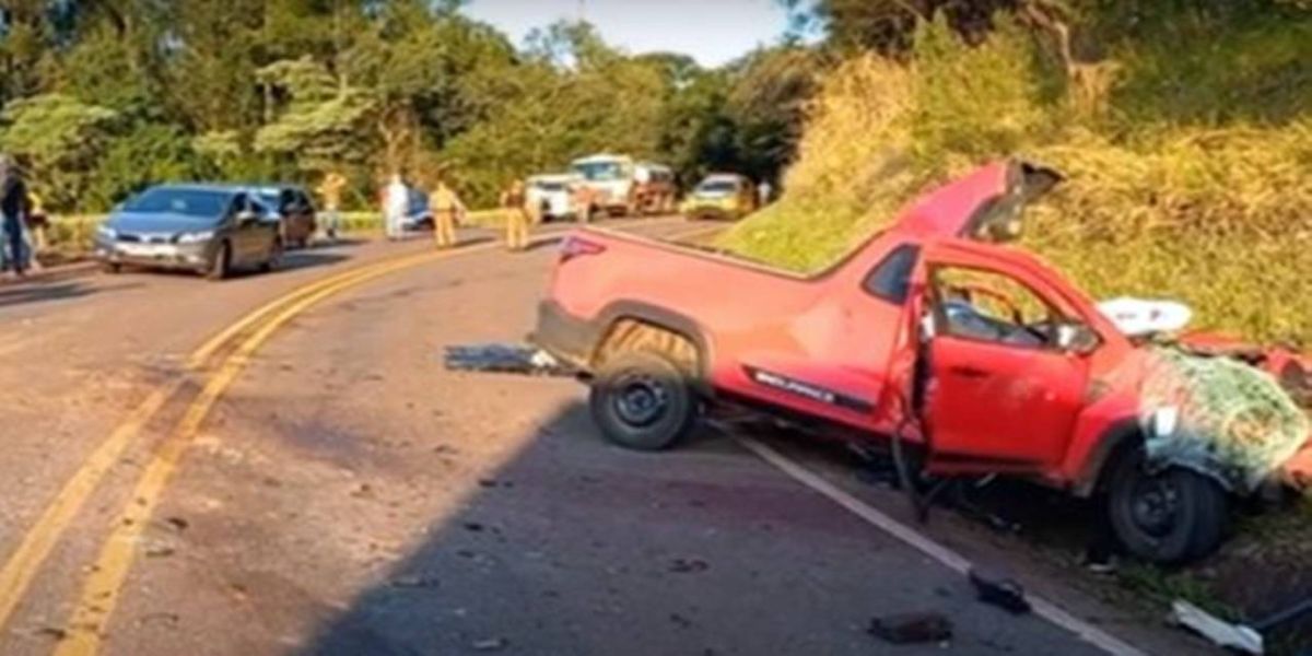Colisão entre Fiat Strada e caminhão mata motorista e deixa passageiro gravemente ferido Iretama