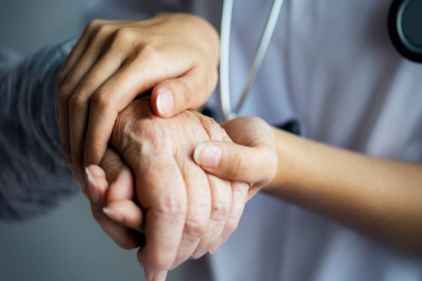 Envelhecimento da população e sequelas pós-Covid impulsionam expansão de serviço de home care