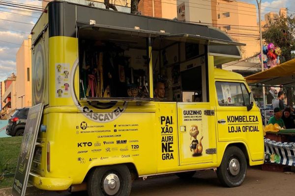 Kombi do FC Cascavel agora também faz parte da Feirinha do Pequeno Produtor