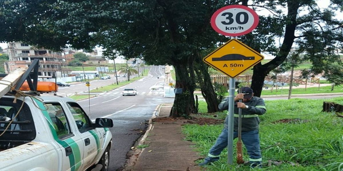 Com economia em licitação, Transitar vai instalar mais de 10 mil placas de sinalização de trânsito