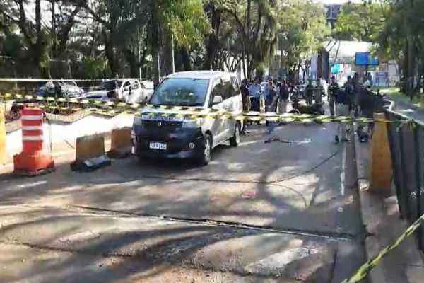 Imagem referente a notícia: Mototaxista brasileiro morre degolado em acidente na aduana paraguaia da Ponte da Amizade