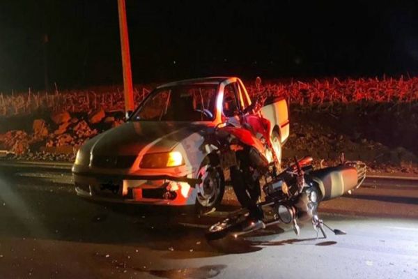 Grave acidente entre carro e duas motos é registrado na rodovia PR-495, em Missal
