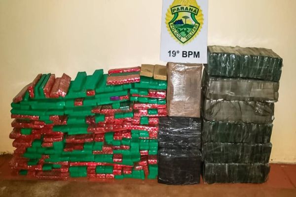 Polícia Militar apreende mais de 400 quilos de maconha dentro de dois veiculos em Cafelândia