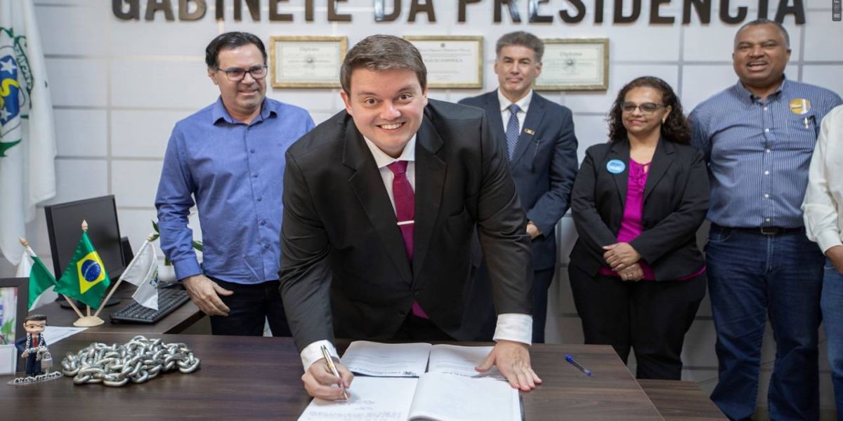 Beth Leal pede afastamento por 30 dias e radialista João Diego toma posse como vereador