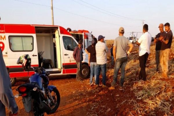 Homem de 53 anos fica sofre varias fraturas após ser atropelado por caminhão na PR-575