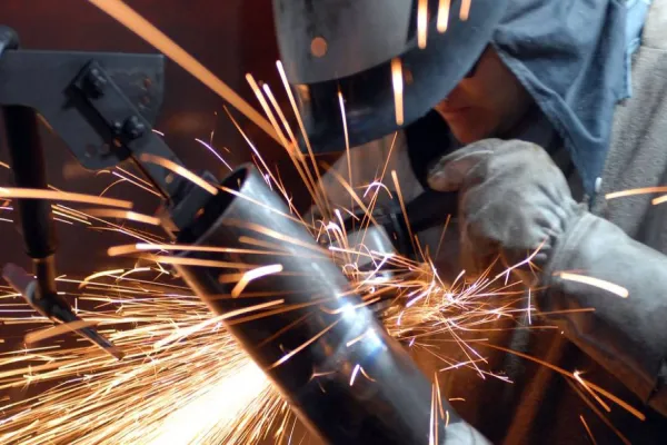 Foto relacionada a notícia: IBGE: produção industrial sobe 0,6% em julho